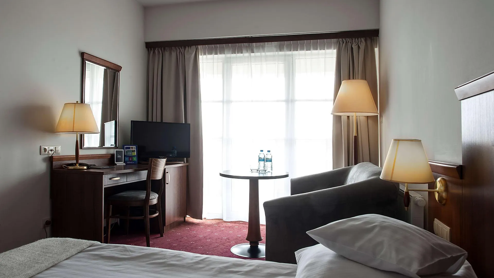 Hotel Edison Poznan Lotnisko Lawica Baranowo  3*, Baranowo (Gmina Tarnowo Podgorne)