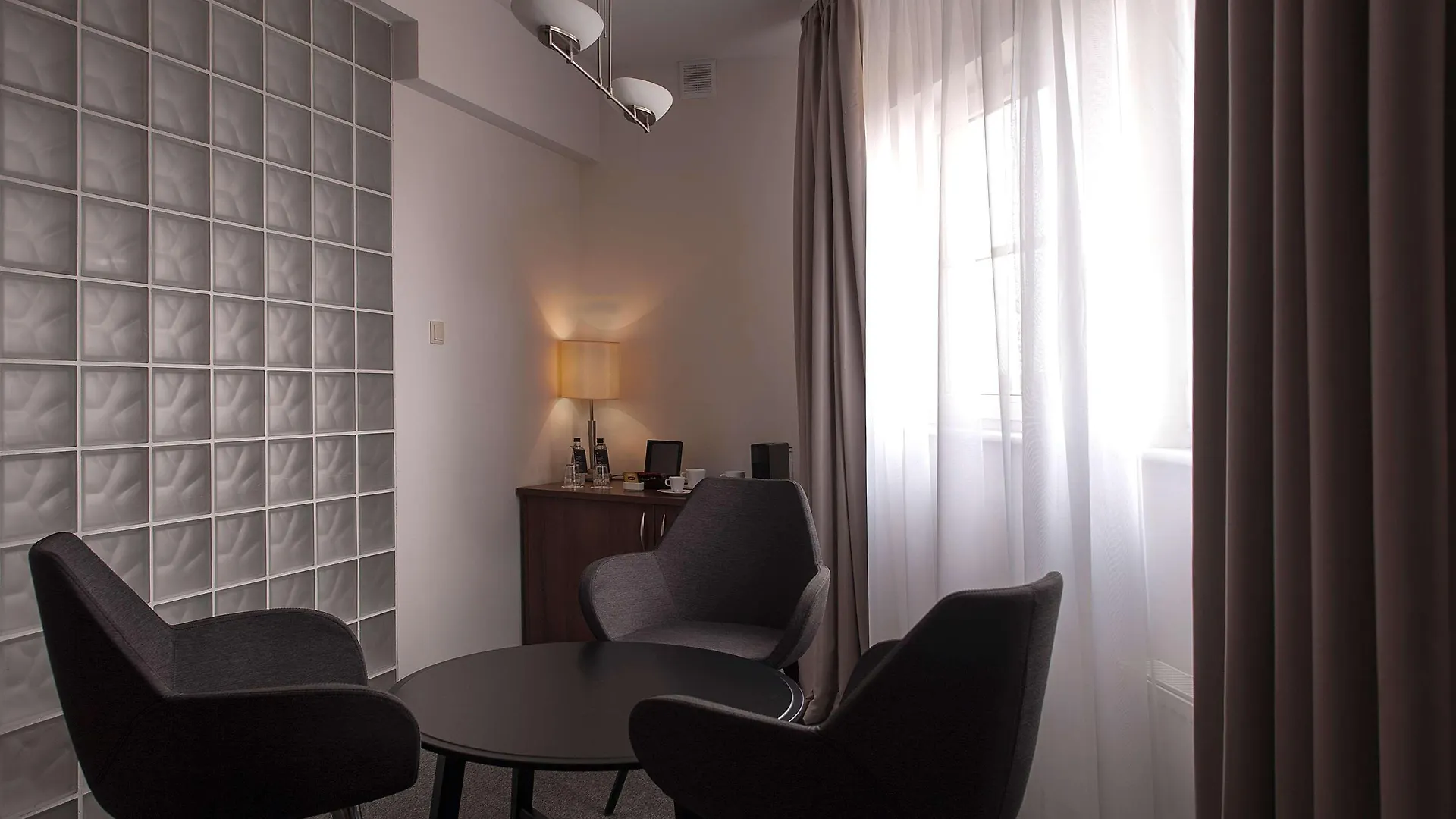 Hotel Edison Poznan Lotnisko Lawica Baranowo