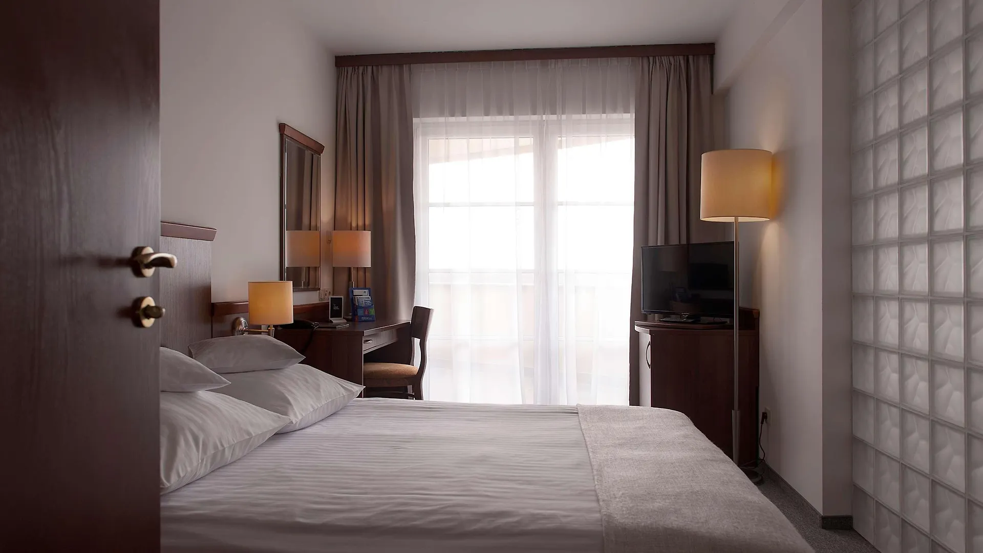 ***  Hotel Edison Poznan Lotnisko Lawica Baranowo  Poland